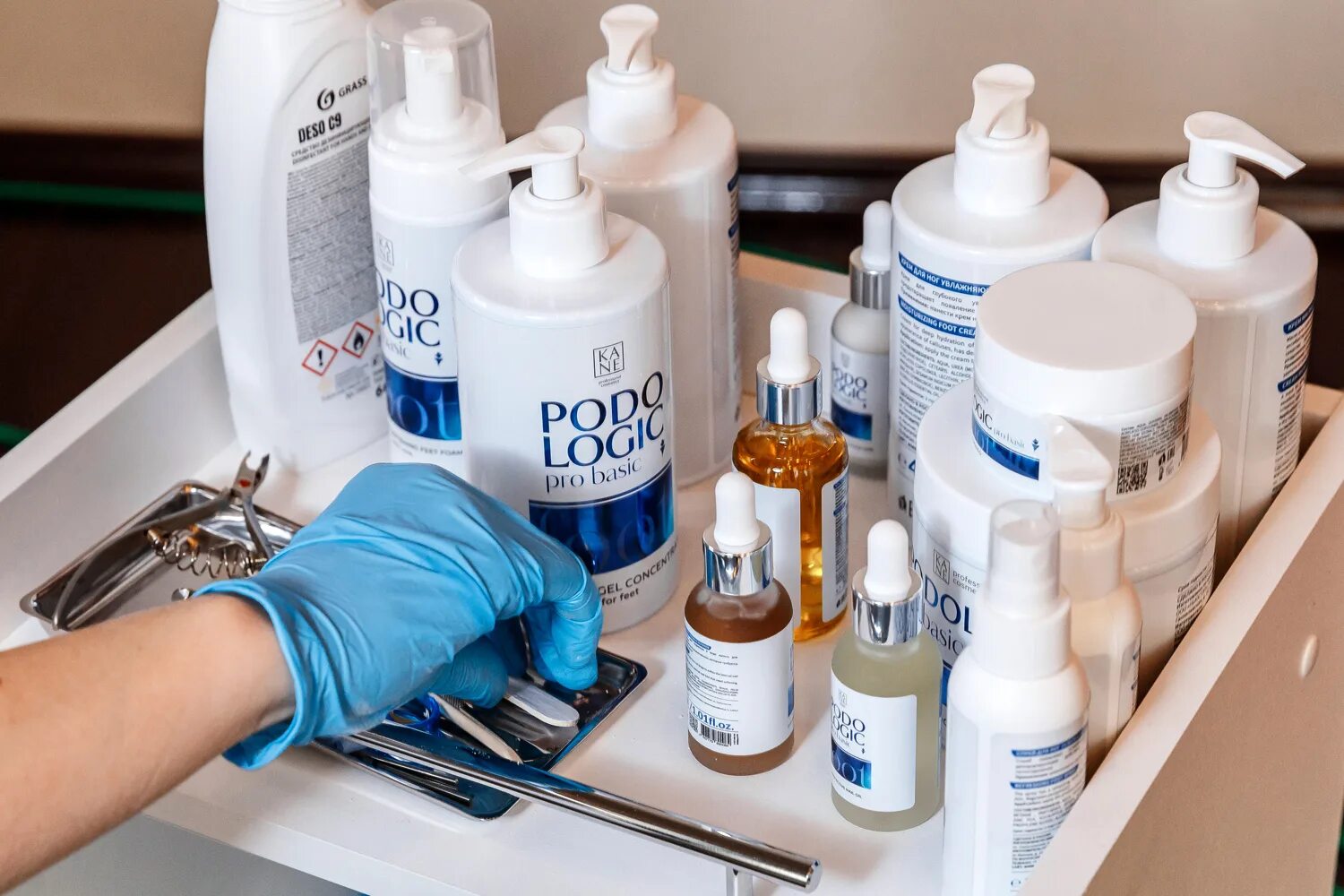 Забота для Ваших ног: аппаратно-препаратный педикюр KANE